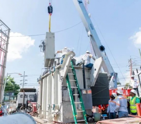 Edesur fortalece el servicio eléctrico en San Cristóbal con nuevo transformador en subestación Madre Vieja